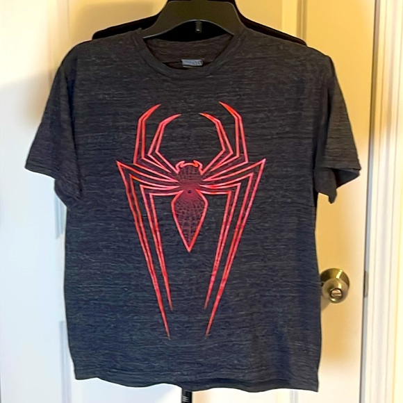 Boys Marvel Spiderman T-Shirt Size 18 - Picture 1 of 4